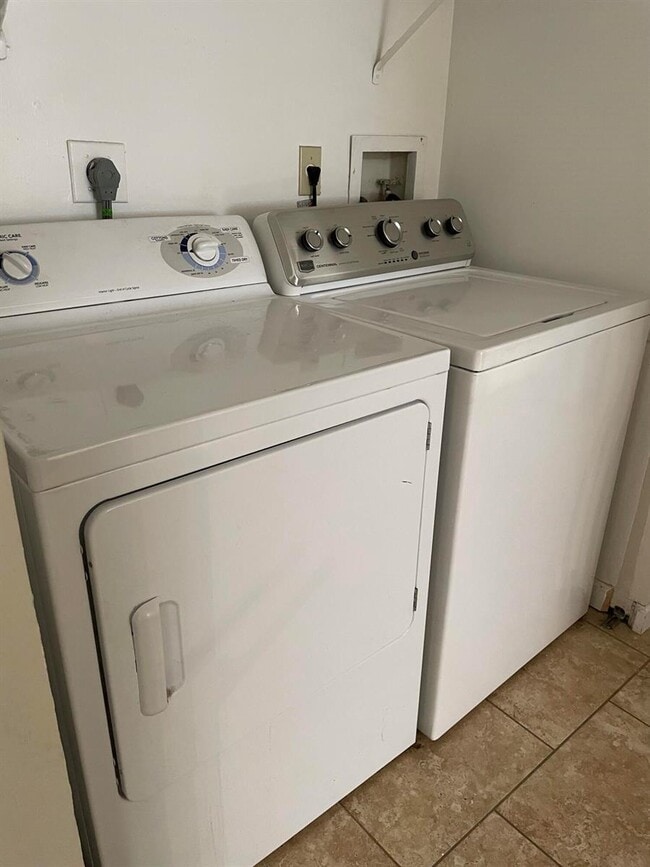 Photo - 9701 Westview Dr Unidad 1422