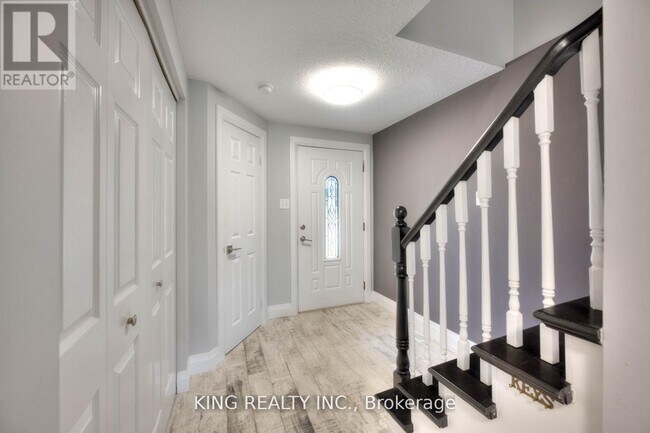 Photo - 682 Pinerow Crescent