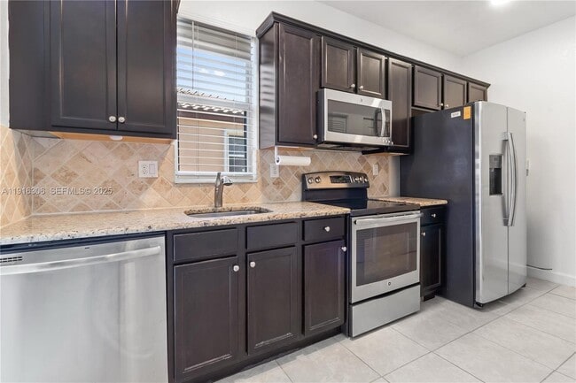 Building Photo - 9301 SW 171st Ct Unit 2