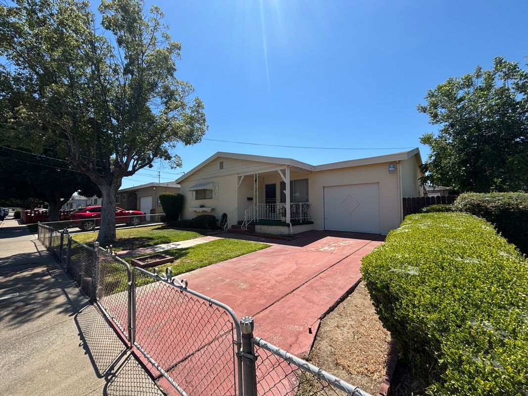 Photo - 210 Benjamin Ave
