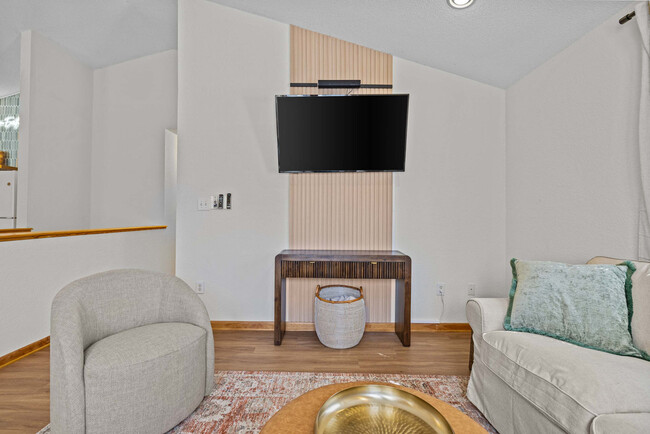 Building Photo - 2027 Hampton St Rental