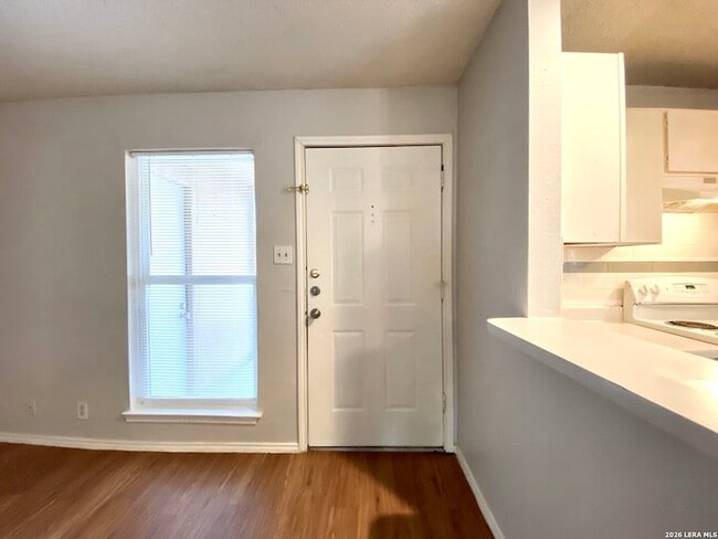 Photo - 5225 Meadow Field