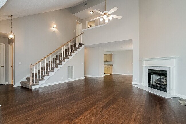 Photo - 103 Rockton Ct
