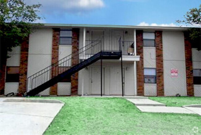 Building Photo - 301 North Dr Unit Apt A