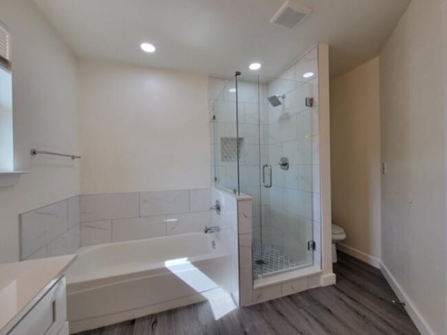 Photo - 10652 Hamlin Dr