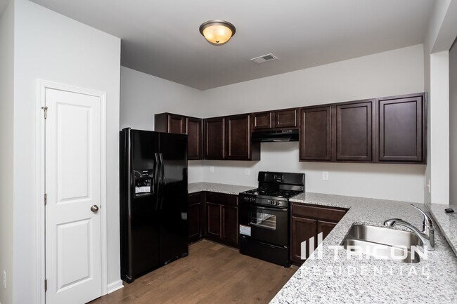 Photo - 4003 Sitka Dr