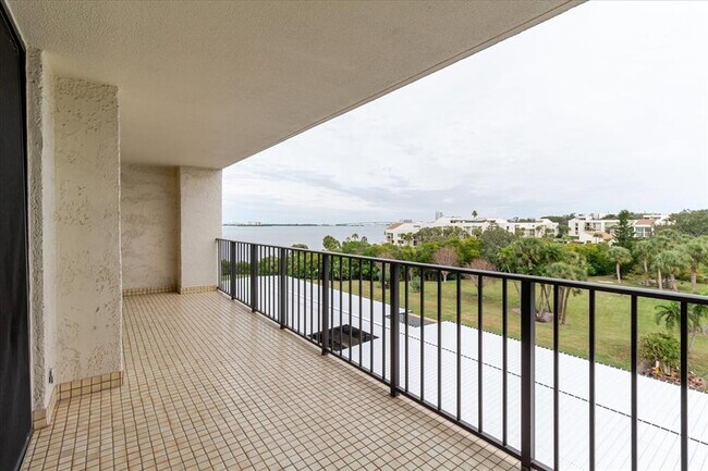 100 Oakmont Ln Unit 507
