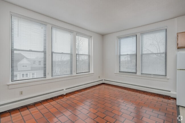 1BR,1BA - 425SF - Living Room