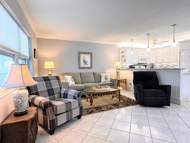 Photo - 200 Horizon W Unit 208