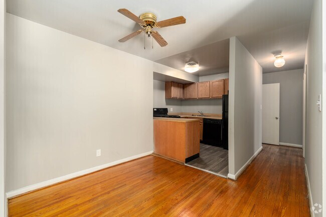 2BR 1BA 856SF