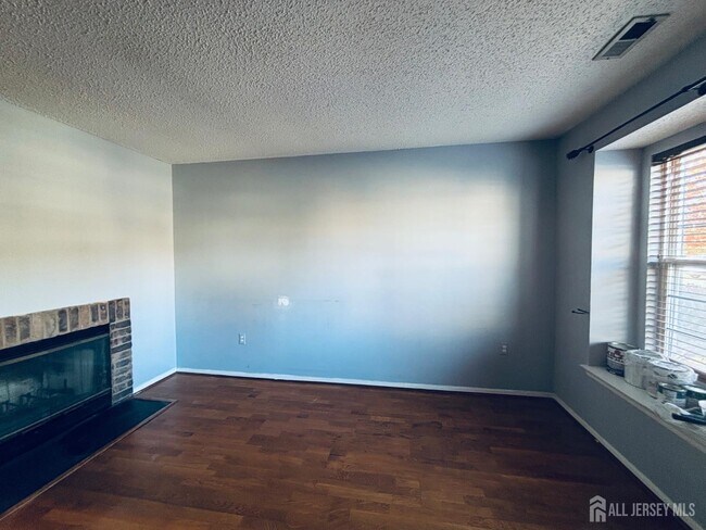 Photo - 34 Colleen Ct