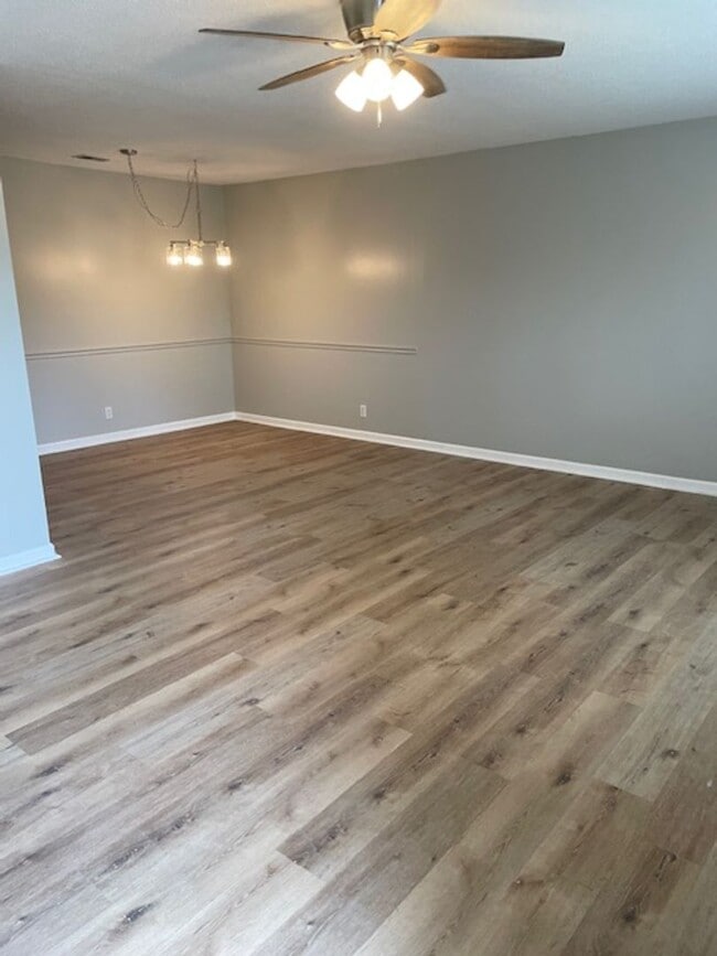 Photo - H&amp;H Properties of Floyd Unidad 313A Chateau Dr