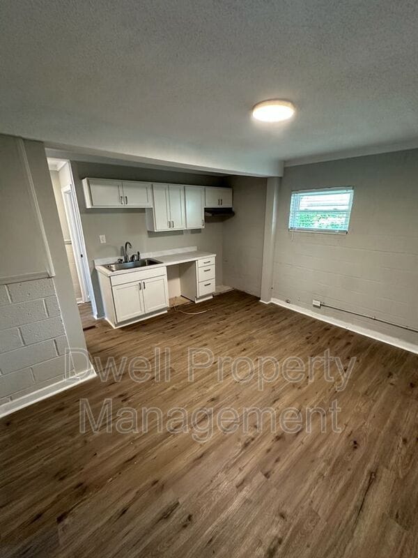 Building Photo - 124 Wood St Rental