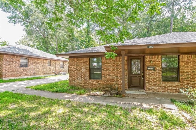 Photo - 1302 Houston St Rental