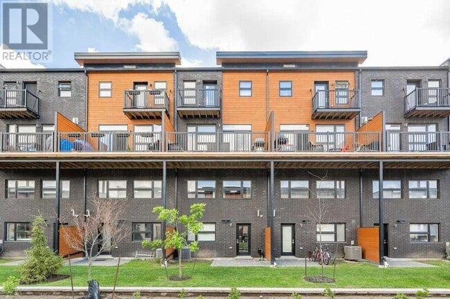 Building Photo - 1284 Gordon St