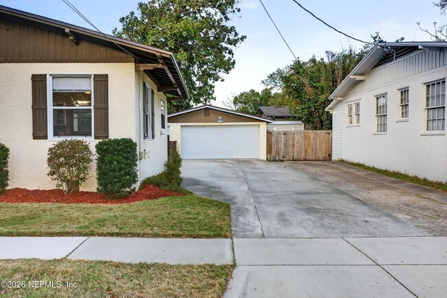 Photo - 1903 Dewey Pl