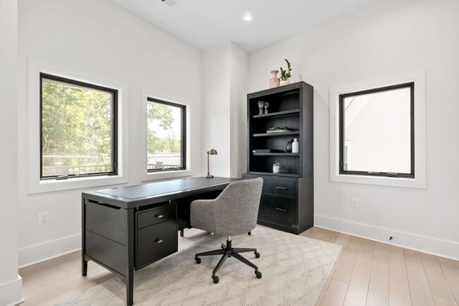 Photo - 10620 Parkwood Dr