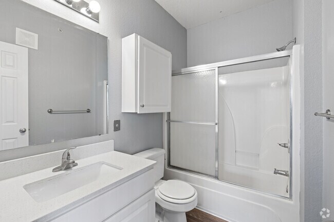 B2 - 2BR, 2BA - 1,055SF - Primary Bathroom