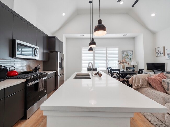 Photo - 1218 W 24th St