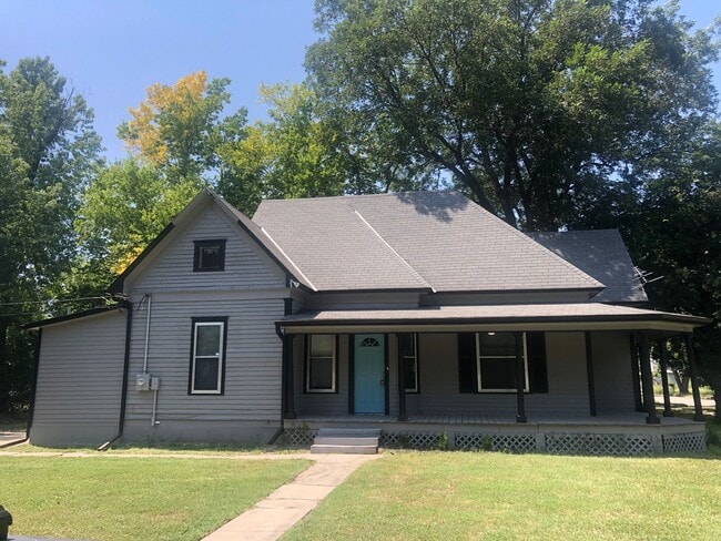 Photo - Coming soon! 3 Bedroom 1.5 Bathroom home with a 2 car garage for rent in Winfield!