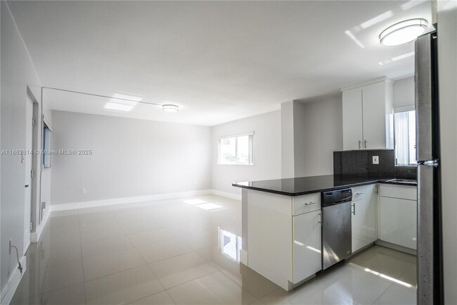 Photo - 1986 Biarritz Dr Unit 306