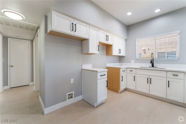 Building Photo - 5689 E Lake Mead Blvd Unit 2 Rental