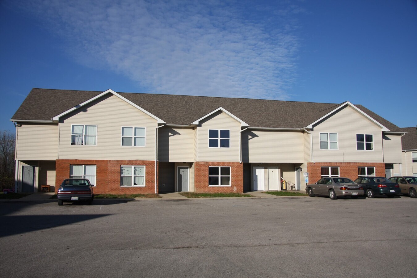 Photo - Centreville Courts Apartments