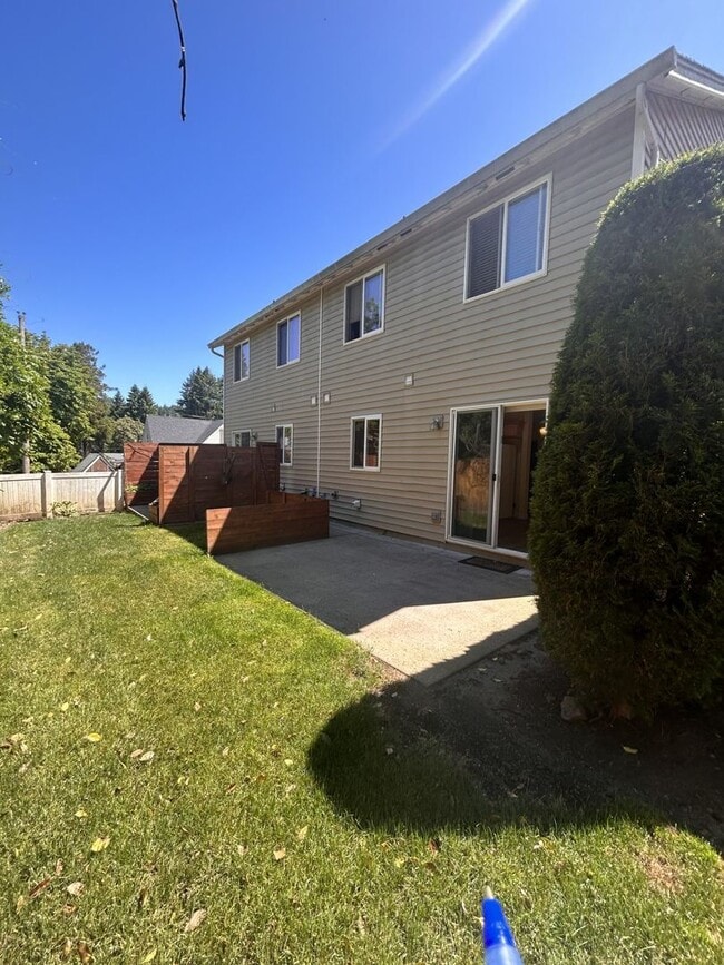 Photo - Camas Townhome with Beautiful Grey Laminate Flooring and Attached Garage