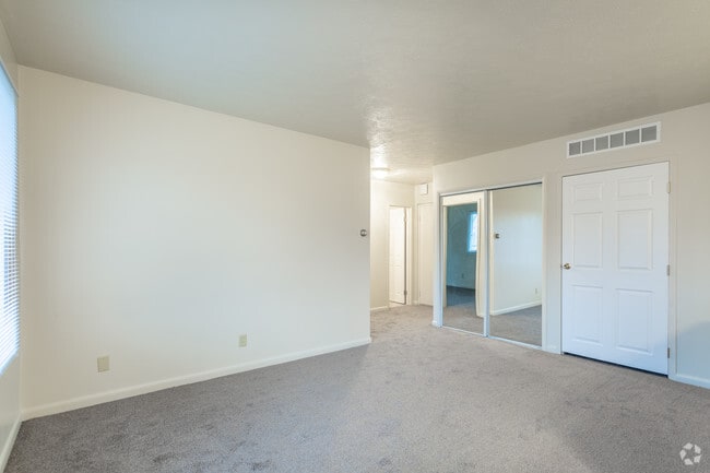 Chamberlain-Living Room 1 Bedroom