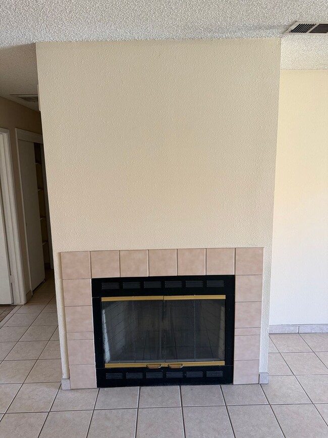 Photo - 3 Bed 2 bath in Southwest Bakersfield