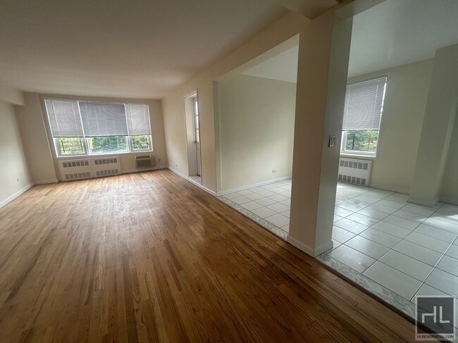 Photo - GRAND CENTRAL PARKWAY Unit 3B