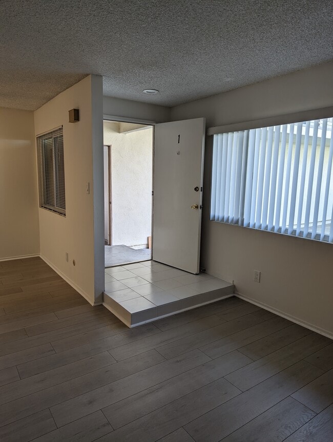 Entry - 2960 W 235th St Unidad 1