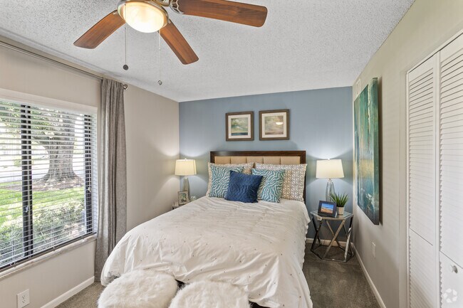 2BR, 2BA - 1200SF - Bedroom