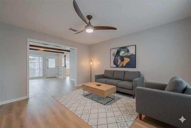 Building Photo - 605 Sorrento Dr