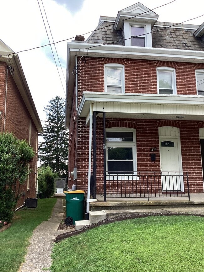Building Photo - 231-233 W. Sixth St. Unit 231 Rental