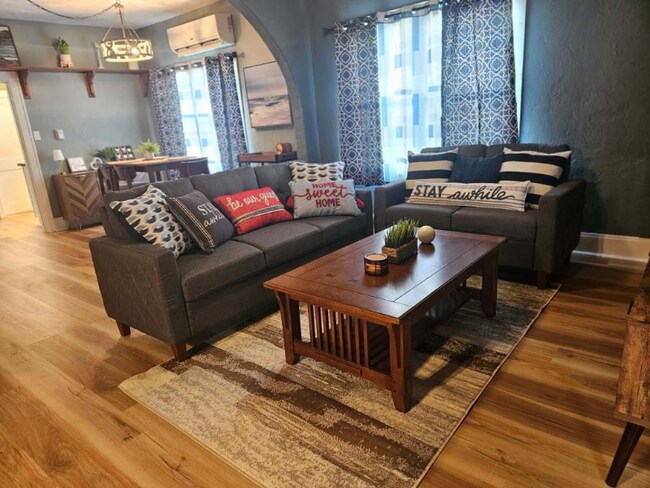 Photo - 968 W Montrose St Unit A