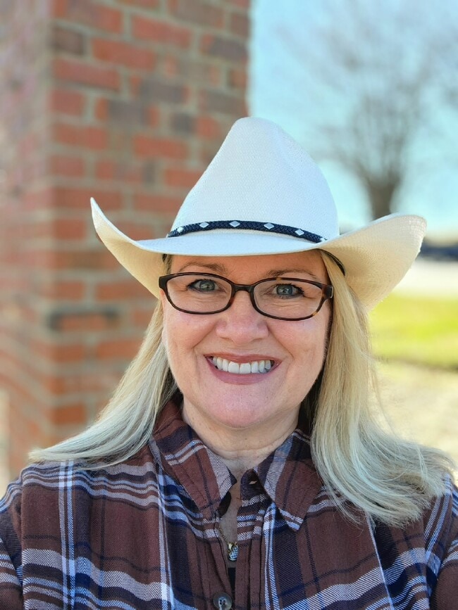 Dari Cupp, Realtor, NRVAR, VAR.NAR, MLS, Blue Ridge Land and Auction. - 1102 Airport Rd Unit 1102 #1 Airport Rd