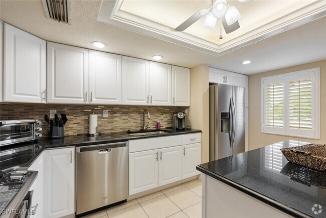 Building Photo - 2264 Winkler Ave Unit 202 Rental