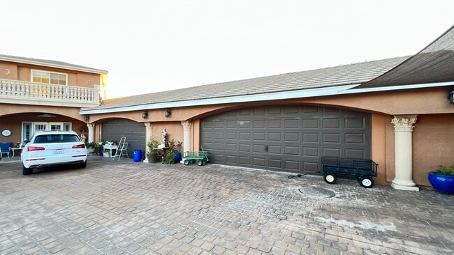 Photo - 17858 Sidwell St