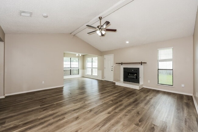 Photo - 308 Southlake Dr