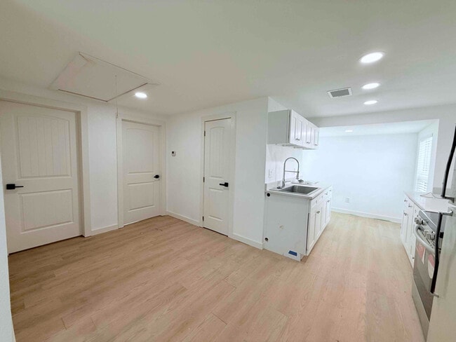Photo - 503 Canadian St Apartment Unit B