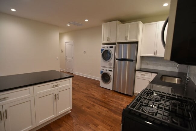 3232 N Clark St Unit 3232-3F