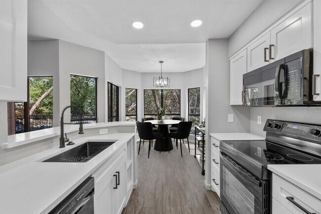 Photo - 4711 Spicewood Springs Rd Unit 1-106
