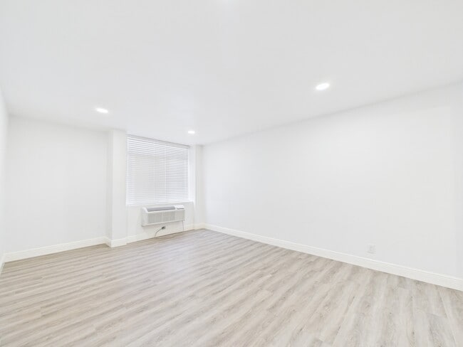 Building Photo - 7510 Hornwood Dr Unit 801