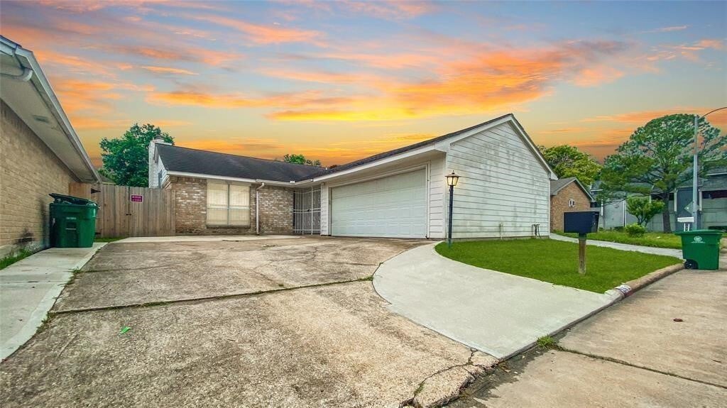 Photo - 9619 Sharpcrest St