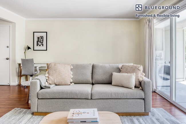 Photo - 837 Cowper St Unit SI FL2-ID1015