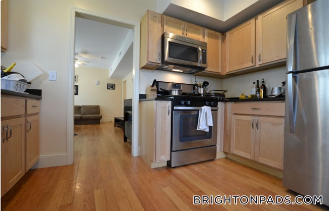 Building Photo - 74 Brooks St