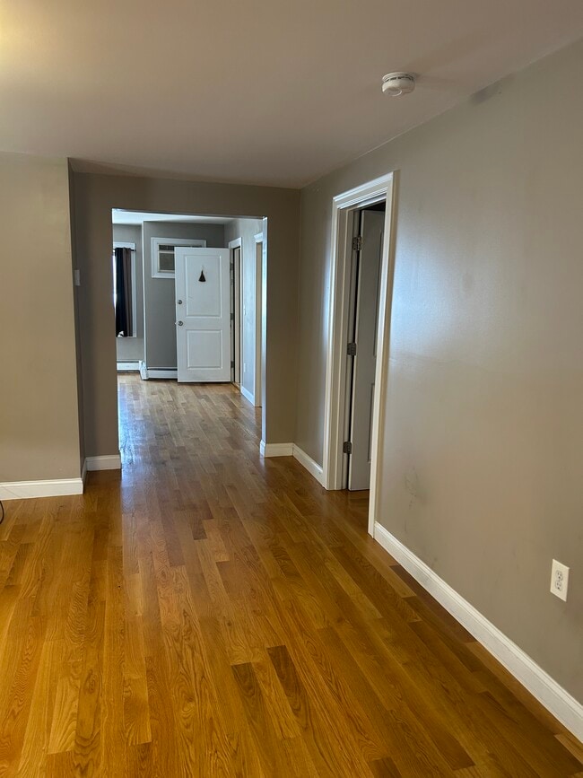Building Photo - 959 Locust St Unit 2nd fl