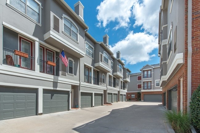 Manchester State Thomas apartments — community photo