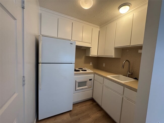 Photo - 2406 Elmen St Unit 3